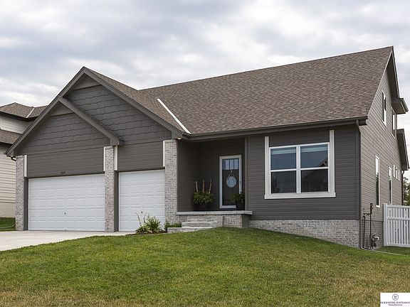 2nd image of 219 Tomahawk Cir