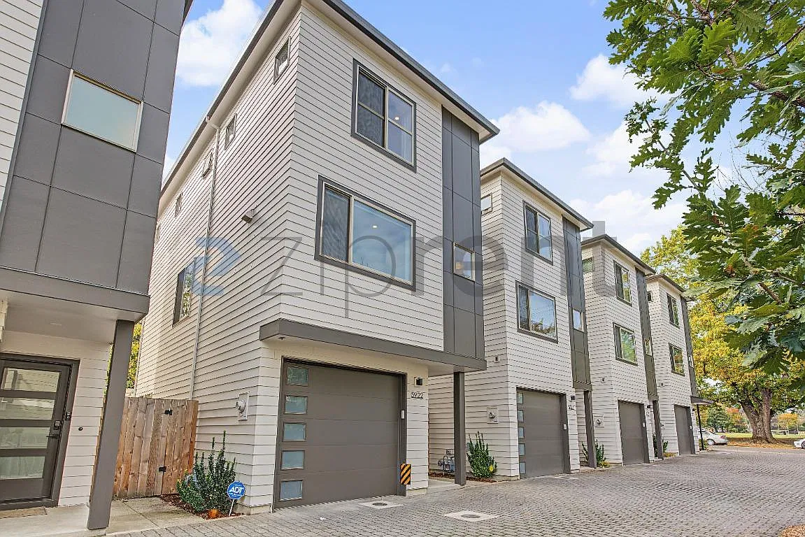 3 bed, 2.5 bath, 1375 sqft, $3,250 — Photo 3
