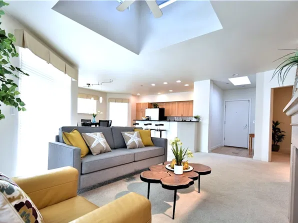 925 110th Ave Ne #Ph3, Bellevue, WA 98004