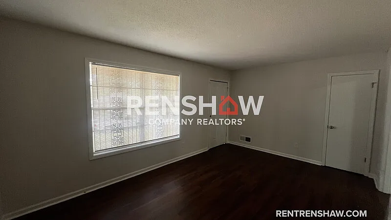 3 bed, 2.0 bath, 2002 sqft, $1,300 — Photo 4