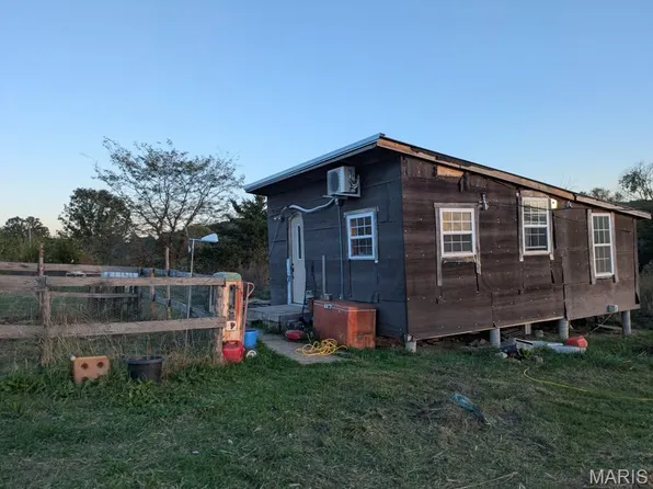 5865 Samoa Rd, Houston, MO 65483