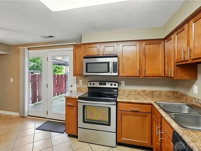 765 Clareridge Ln — Photo 10