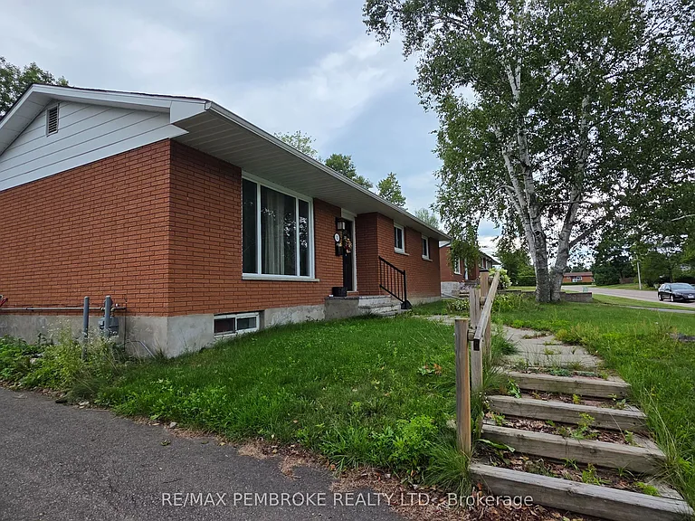 32 Park Dr — Photo 2