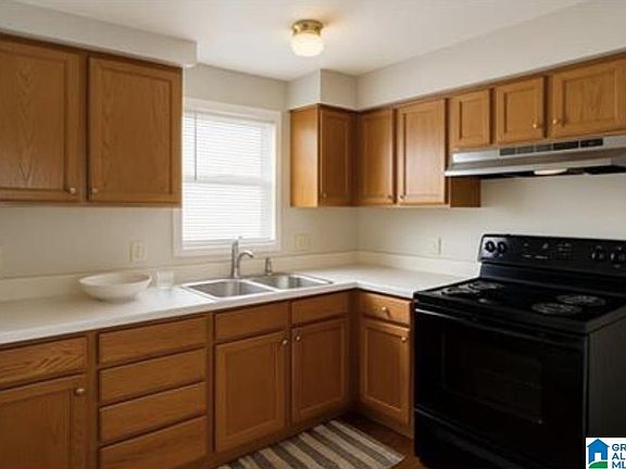 3rd image of 609 Center Way S