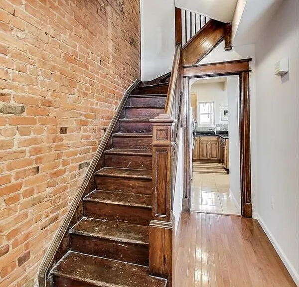 535 Gresham Pl NW — Photo 3