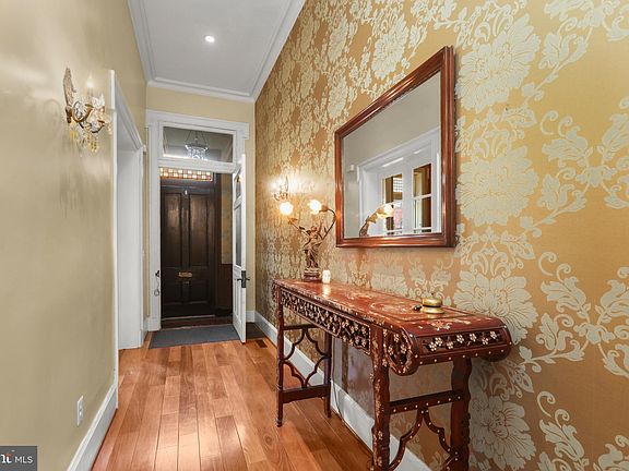 4th image of 1007 N Calvert St