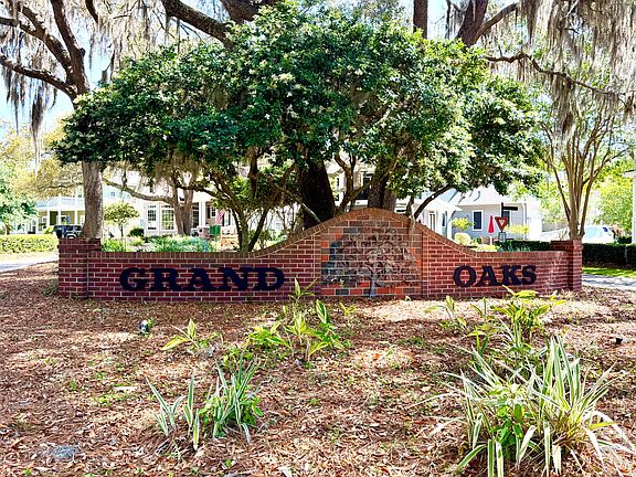 4th image of 327 Grand Oaks Dr