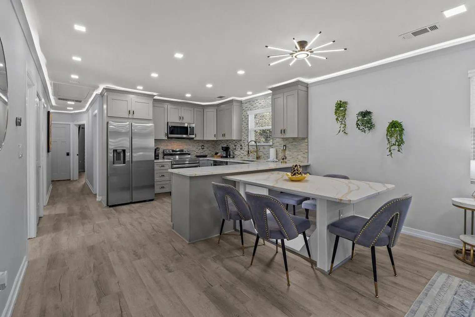 4 bed, 2.0 bath, 1442 sqft, $5,588 — Photo 3