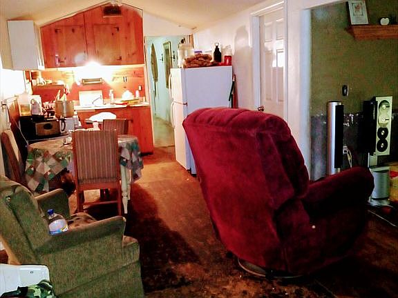 2nd image of 322 W Avenue B