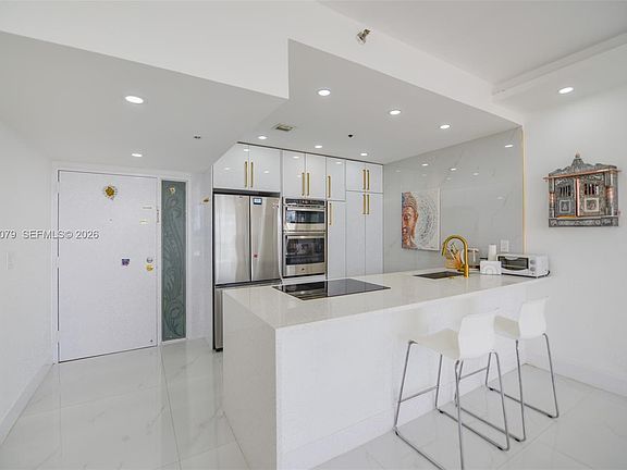 3rd image of 7601 E Treasure Dr Penthouse 103