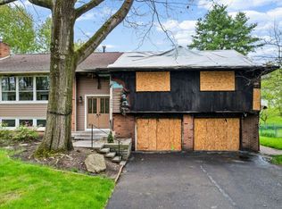 2640 Lynnhurst Dr, Vestal, NY 13850