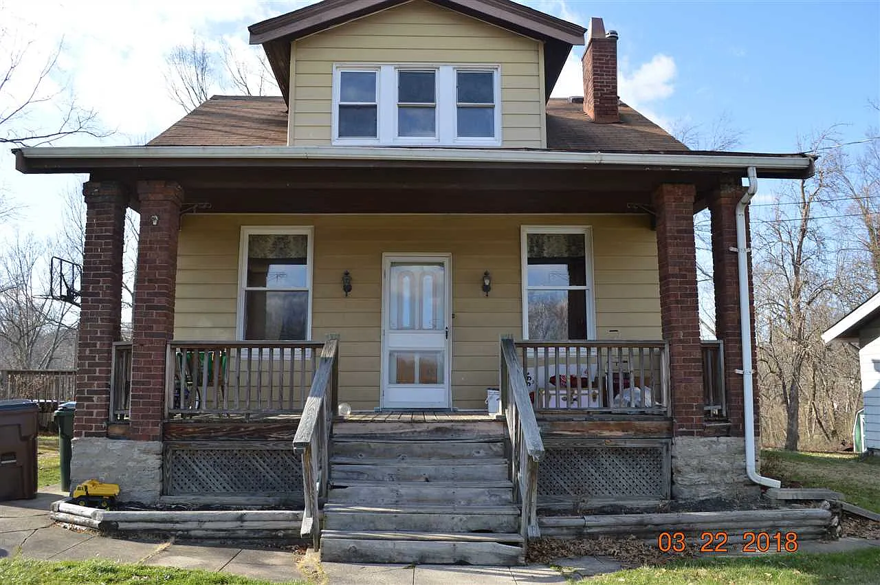230 W Walnut St photo 1