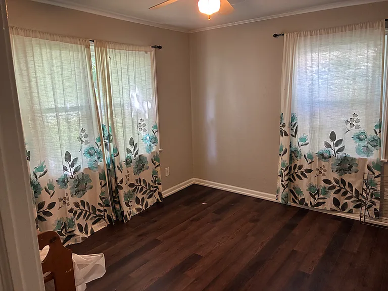 2300 W 78th St — Photo 11