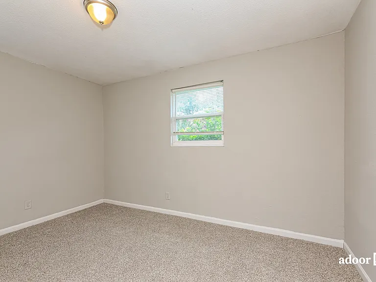 6768 Miss Muffet Ln N — Photo 12