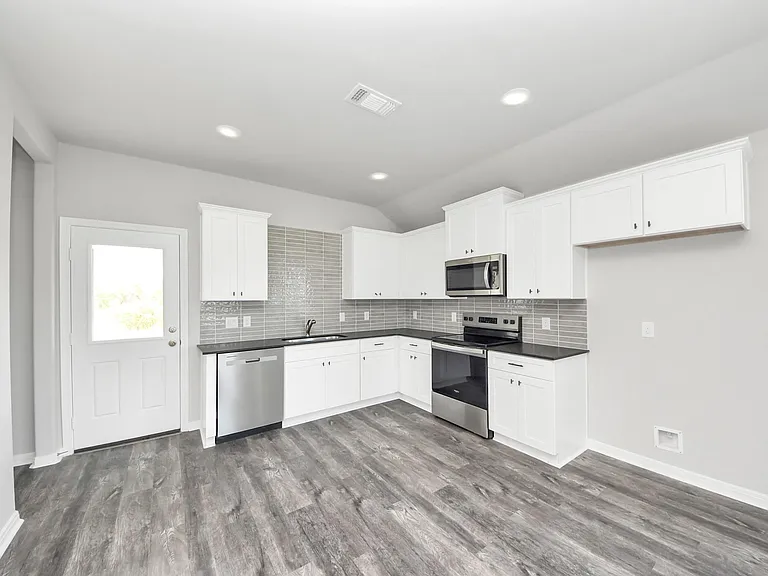 688 Swallow Dr — Photo 21