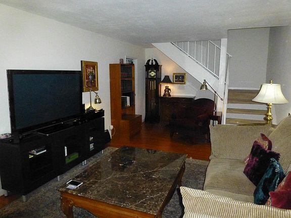3rd image of 2280 Warfield Way Unit C