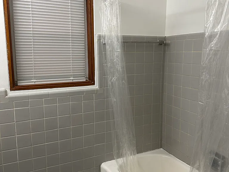 Bathroom shower/tub