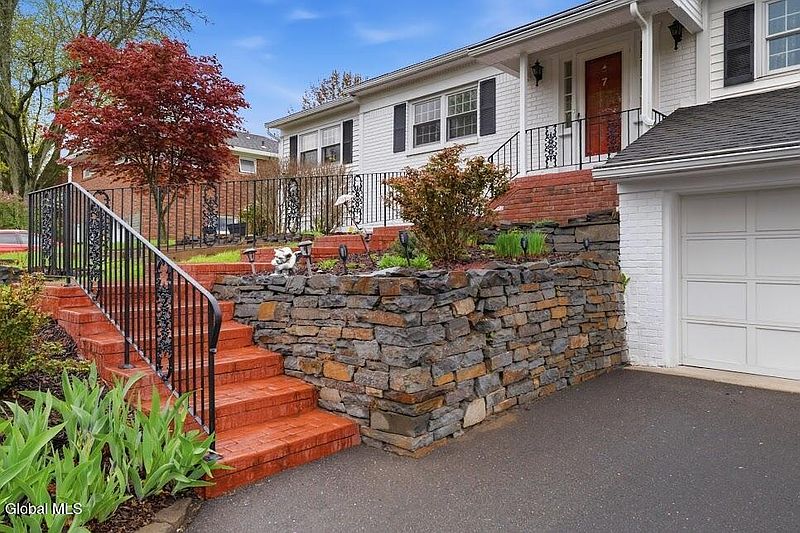 4th image of 7 Harding Street