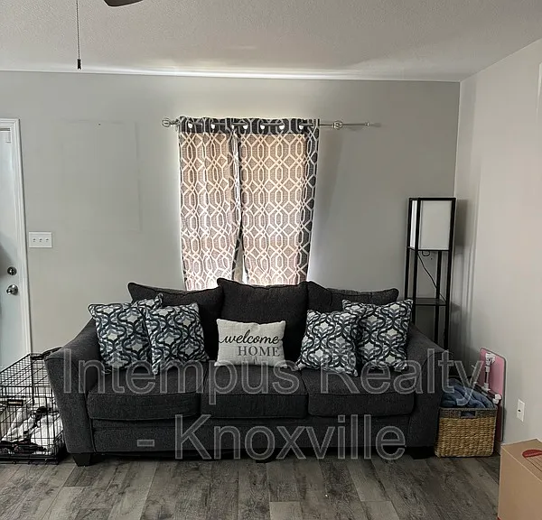2419 E Glenwood Ave — Photo 4