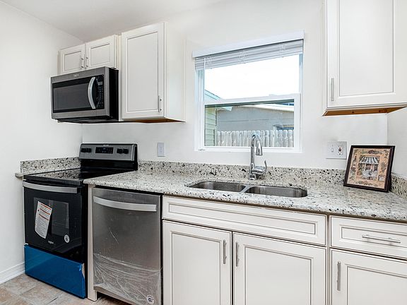 5th image of 1605 Breeze Ln
