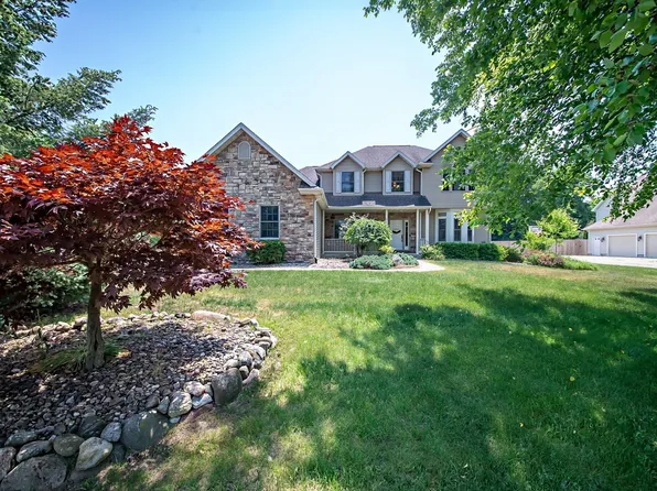 2595 Bell Cir, Stevensville, MI 49127