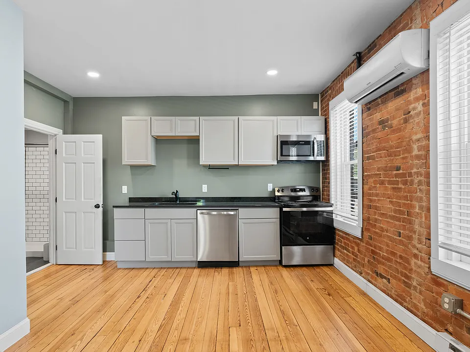 296 Main St #6