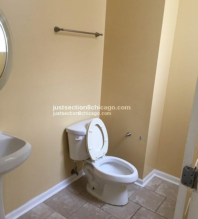 2nd image of 5257 S Prairie Ave #2