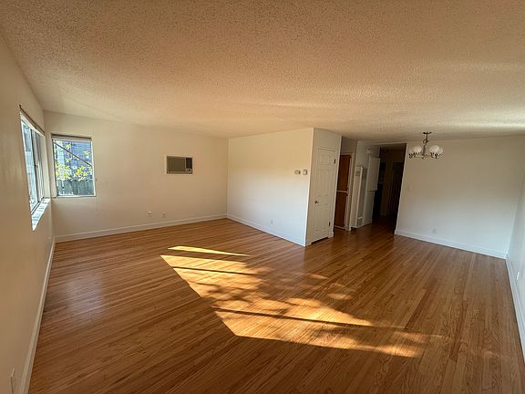 2nd image of 246-248 W I St #246