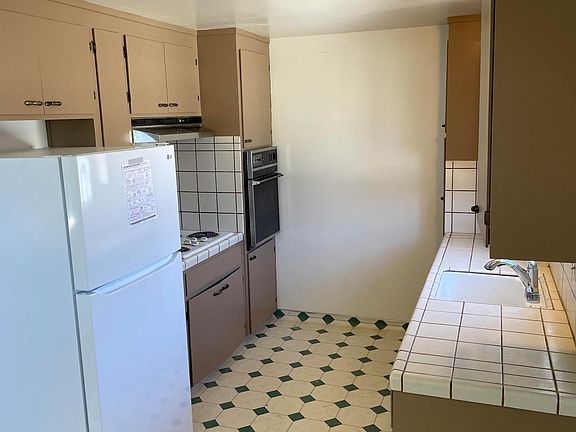 2nd image of 418 Grand Blvd #10
