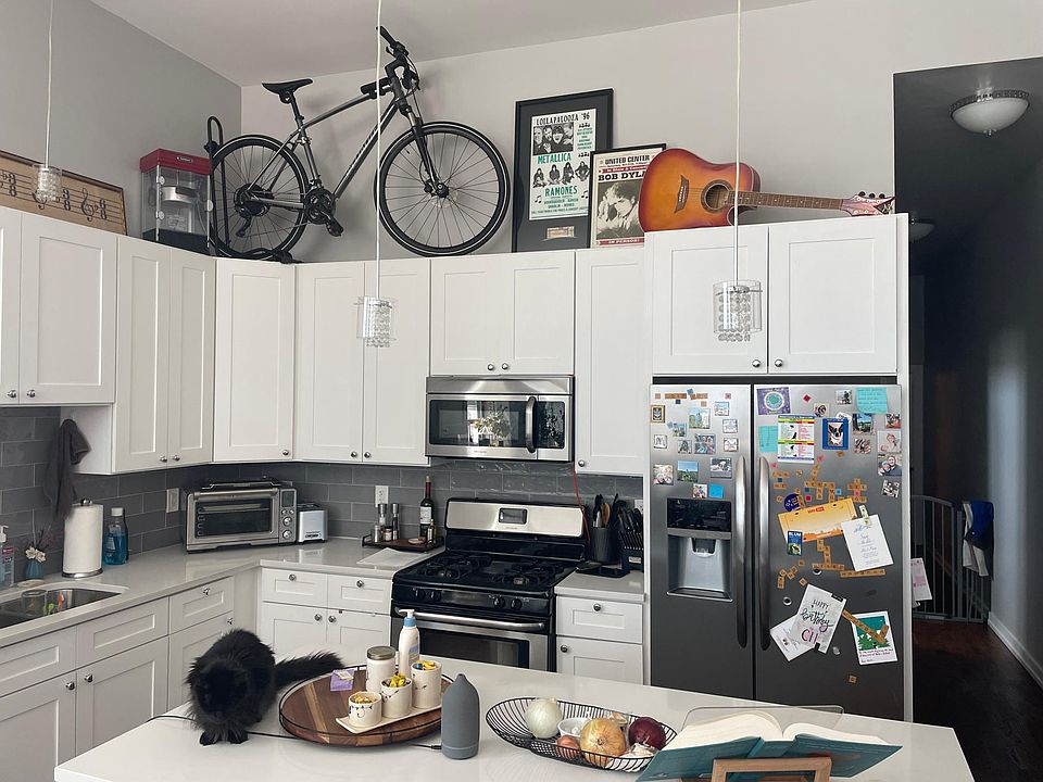 1st image of 7058 N Clark St #303