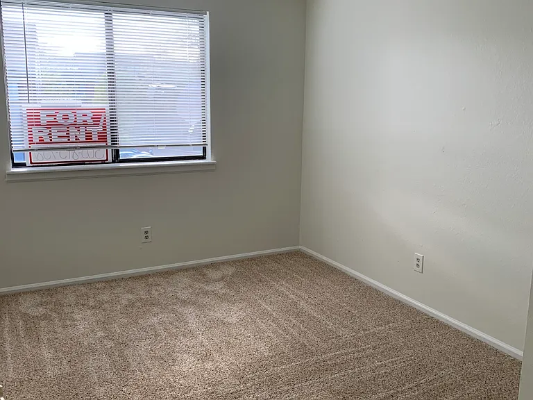6380 Oak St #302 — Photo 10