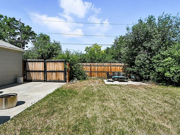 3rd image of 1251 S Seneca Way
