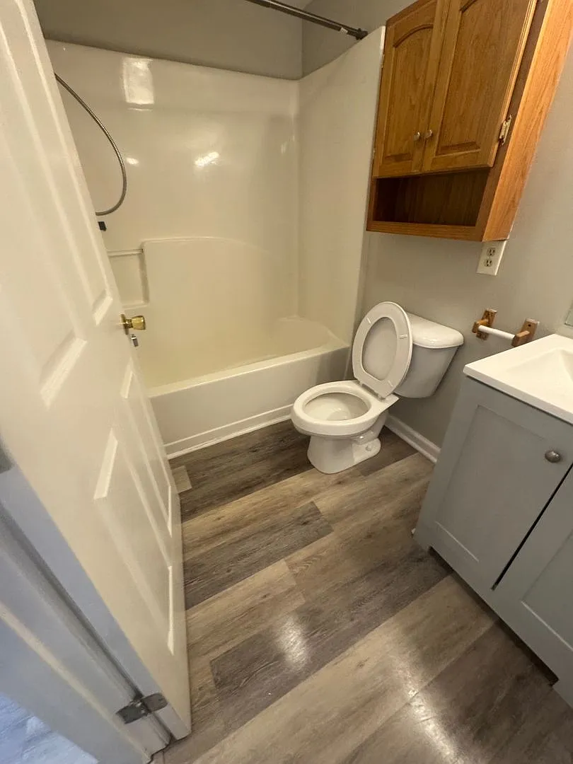 W Watauga 208 — Photo 3