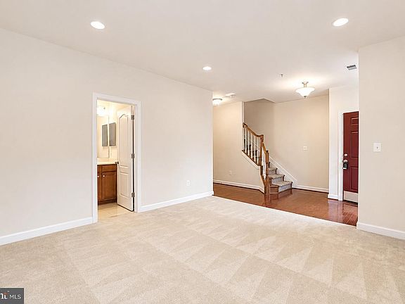 4th image of 184 Autumn View Dr