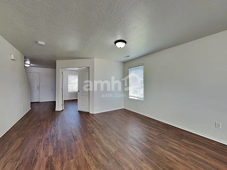 2464 S 3585 W — Photo 5