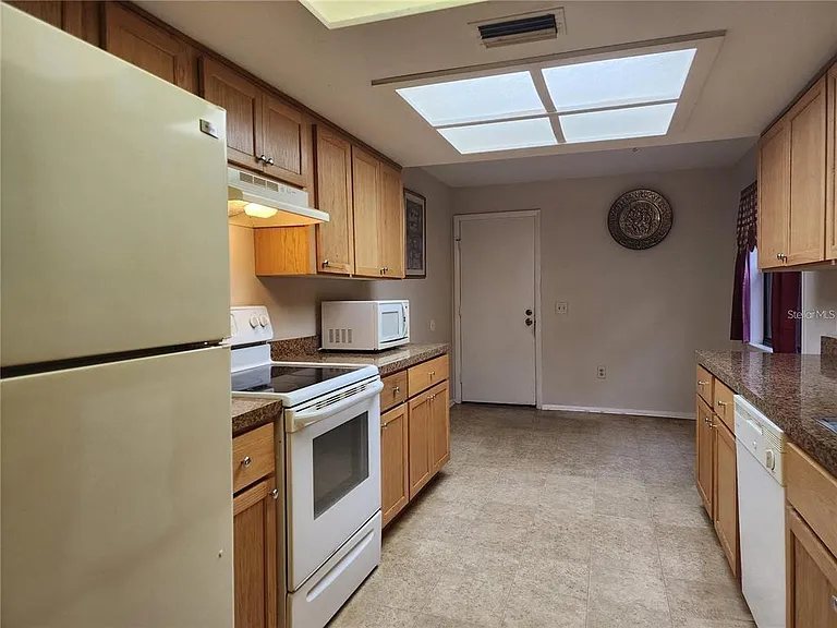 913 Russell Ave — Photo 12