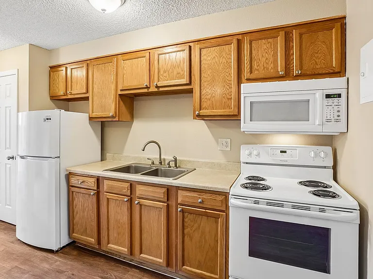 Knollwood and Tanglewood Apartments — Photo 31
