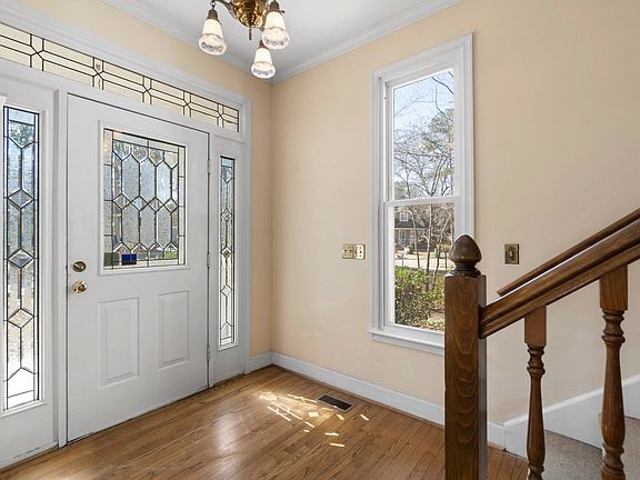 5th image of 151 Branch Hill Ln
