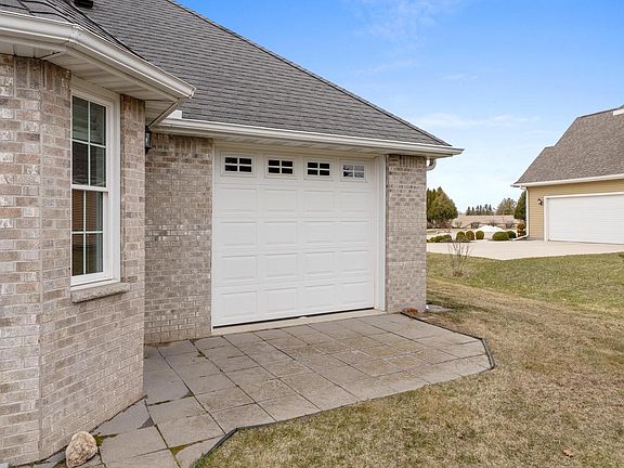 2nd image of 3919 Golfview DRIVE