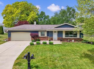 7527 S 73rd St, Franklin, WI 53132