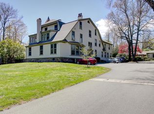 397 Gibbs Ave APT 5, Newport, RI 02840