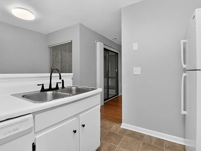 4804C Spring Lake Dr — Photo 8