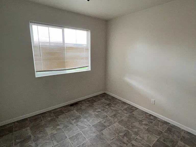 412 Cribbon Ave — Photo 1