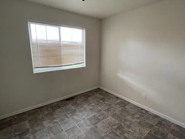 412 Cribbon Ave, Cheyenne, WY 82007