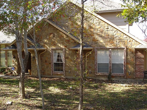 2nd image of 901 Bosque Ct