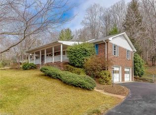 46 Deerwood Dr, Asheville, NC 28805