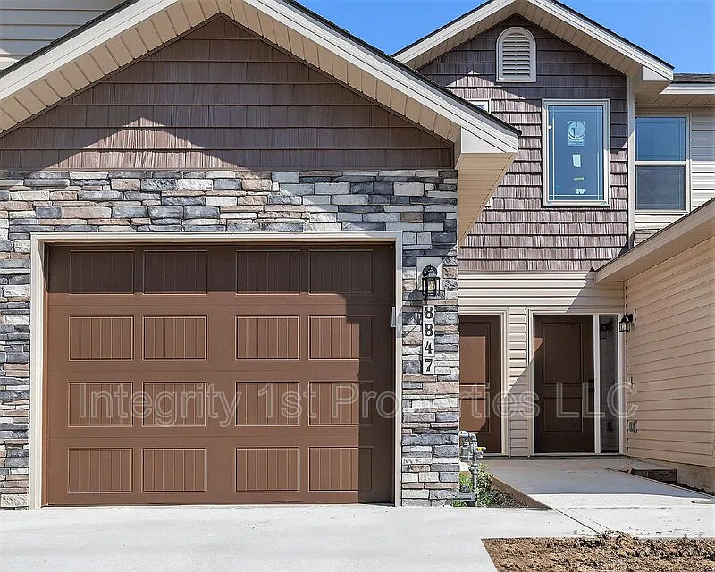 3 bed, 2.0 bath, 1196 sqft, $1,980 — Photo 2