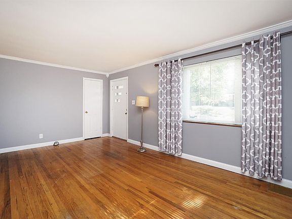 4th image of 8399 Coghill Ln