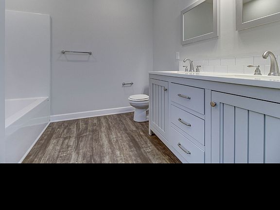 5th image of 127 Cox St #303