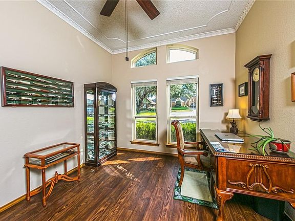 2nd image of 5052 Lake View Cir